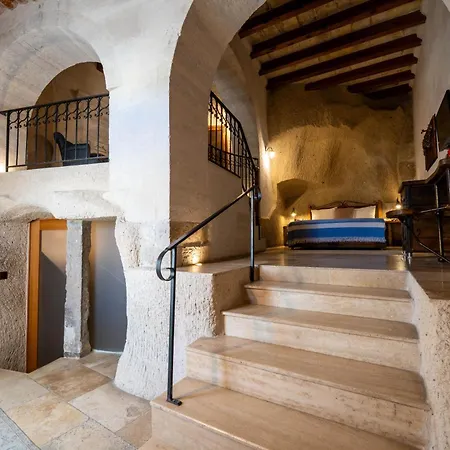 Hotel Design Cave 4*