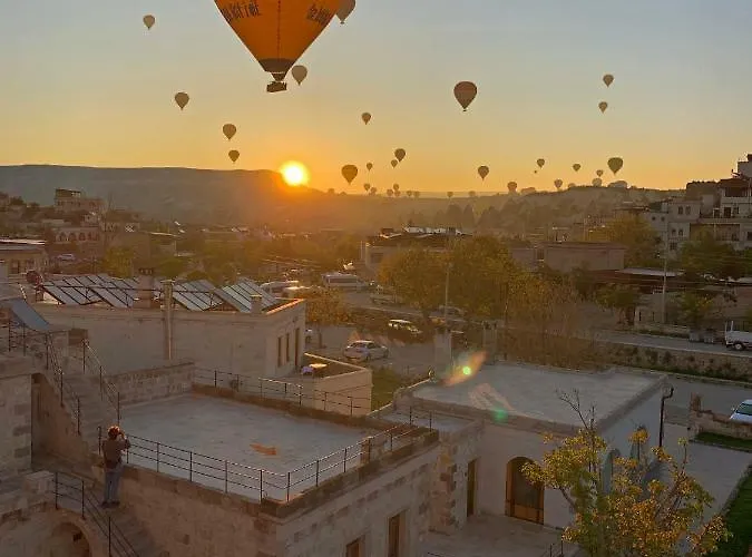 Design Cave Hotel 2*